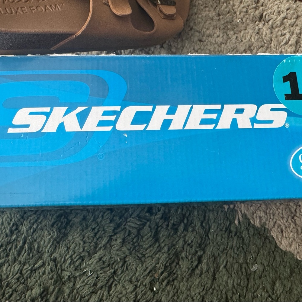 Sketchers luxe foam suede sandals tan size 10 NWT in a box - Picture 7 of 7